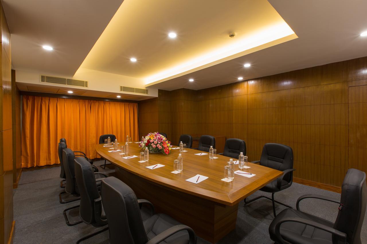 Viva Hotel Near Madgaon Railway Station Екстер'єр фото