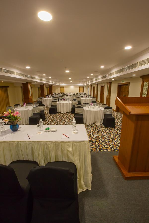 Viva Hotel Near Madgaon Railway Station Екстер'єр фото