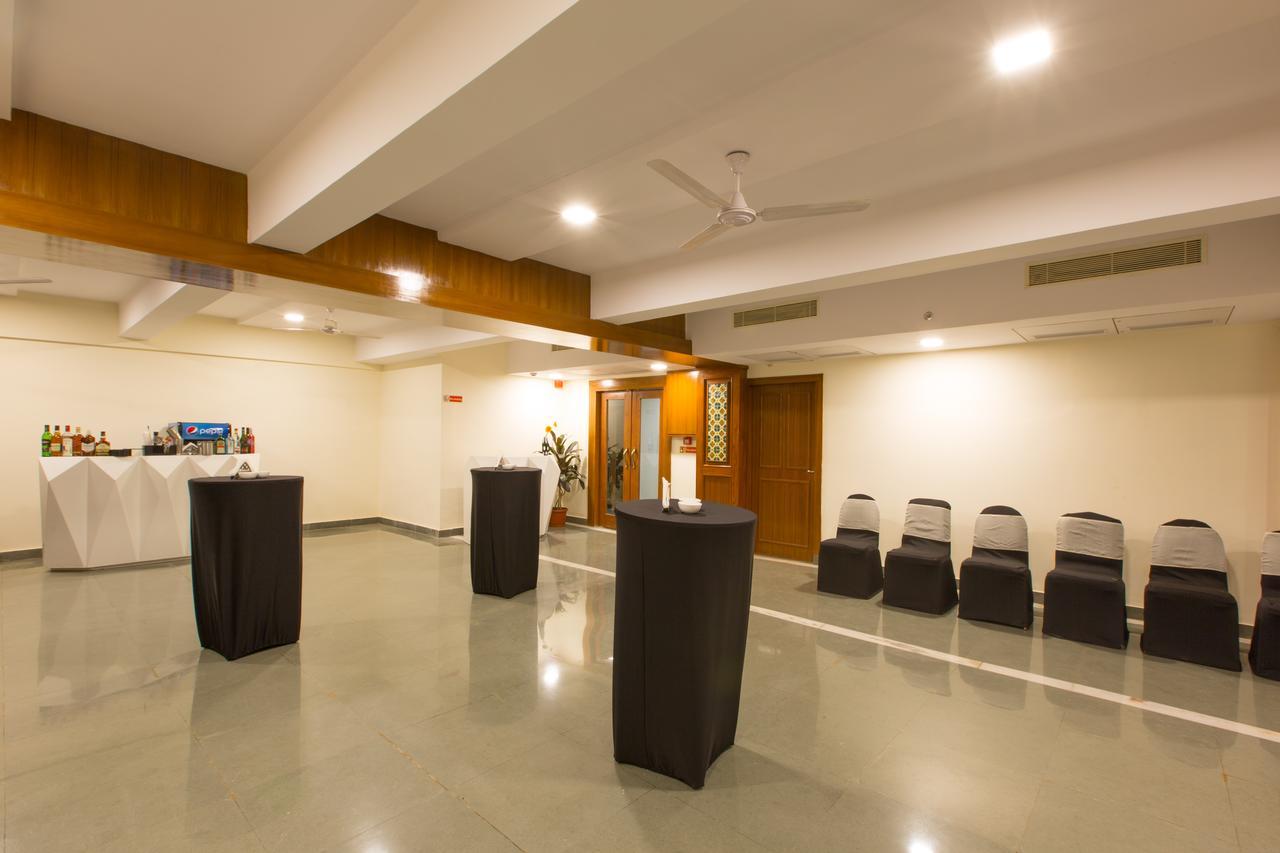 Viva Hotel Near Madgaon Railway Station Екстер'єр фото